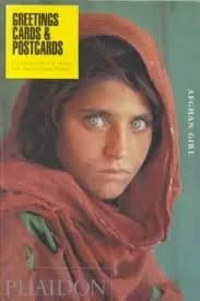 Coperta cărții "Steve McCurry; Afghan Girl Cards: Card Box (12 Postcards and 12 Greeting Cards with Envelopes)" de Steve McCurry