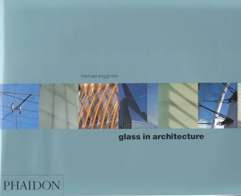 Coperta cărții "Glass in Architecture" de Michael Wigginton