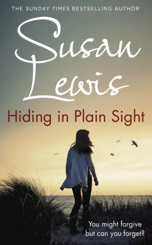 Coperta cărții "Hiding in Plain Sight" de Susan Lewis