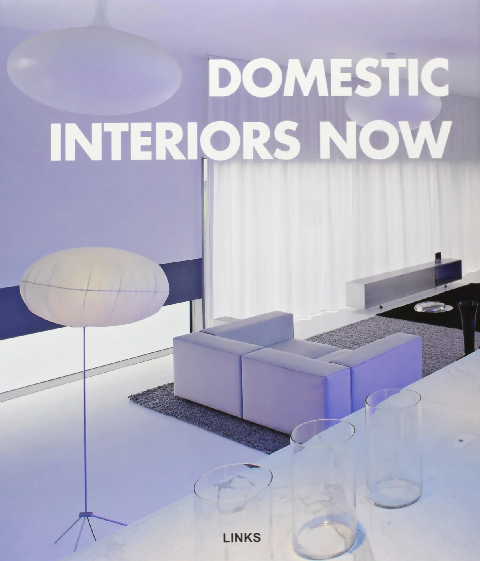 Coperta cărții "Domestic Interiors Now" de Charles Broto
